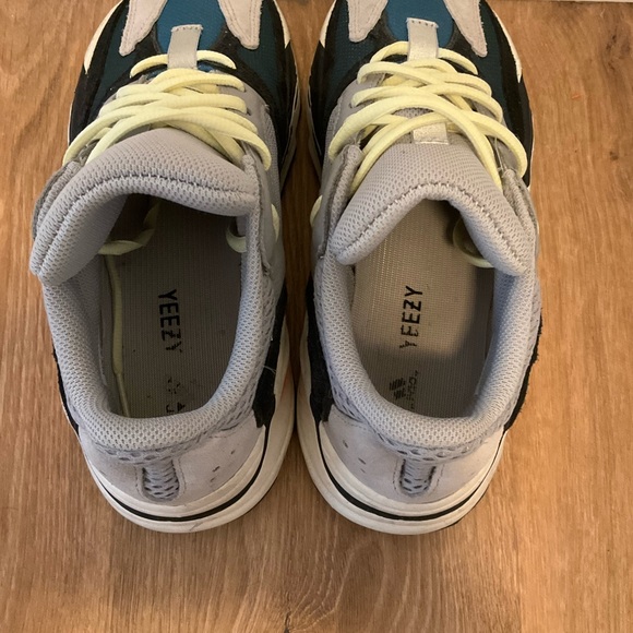 Adidas Yeezy Boost 700 - Picture 4 of 5
